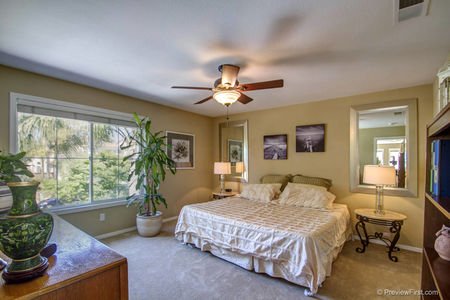 28_5953763_45999-128