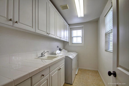 29_6446770_49616-129