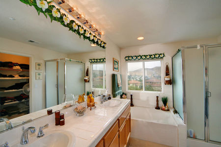 32_3645993_29181-132