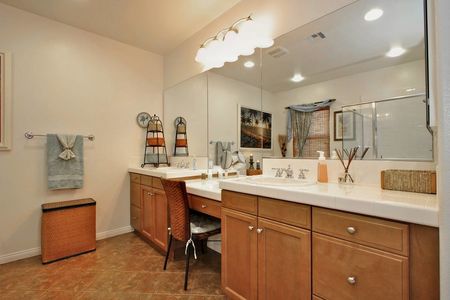 37_3701566_29547-138