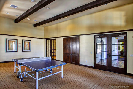 39_6446810_49616-139