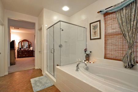 42_3701586_29547-143