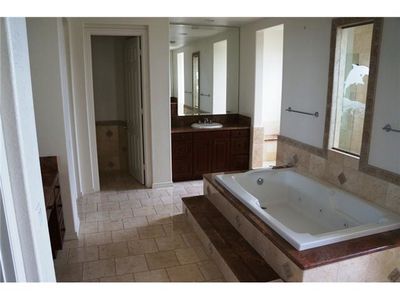 520 Lynwood Master Bath