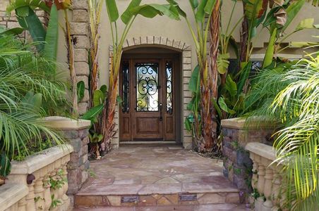 520 Lynwood entry compressed