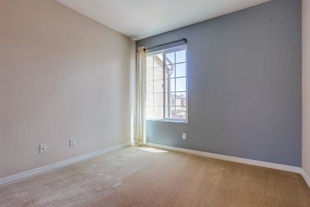 5404-balboa-arms-dr-456-027_1024x682