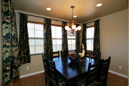 6068 roselle meadows dining room
