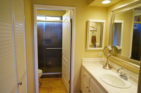 7478 Alicante - Master bath2
