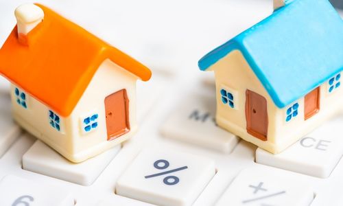Should I Buy a Home Now or Wait for Interest Rates to Drop?