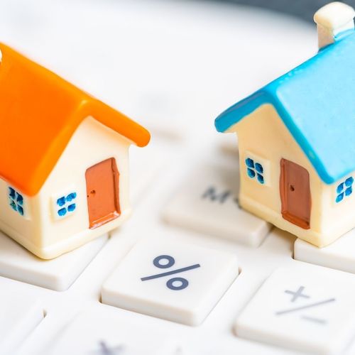 Should I Buy a Home Now or Wait for Interest Rates to Drop?