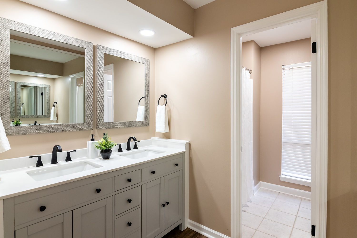 2959 Bayshore Drive-1200-24