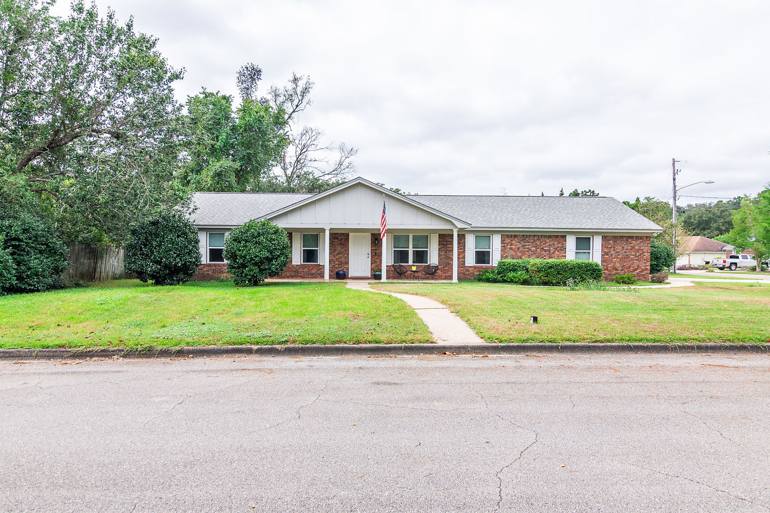 701 Lupine Lane-1200px-01