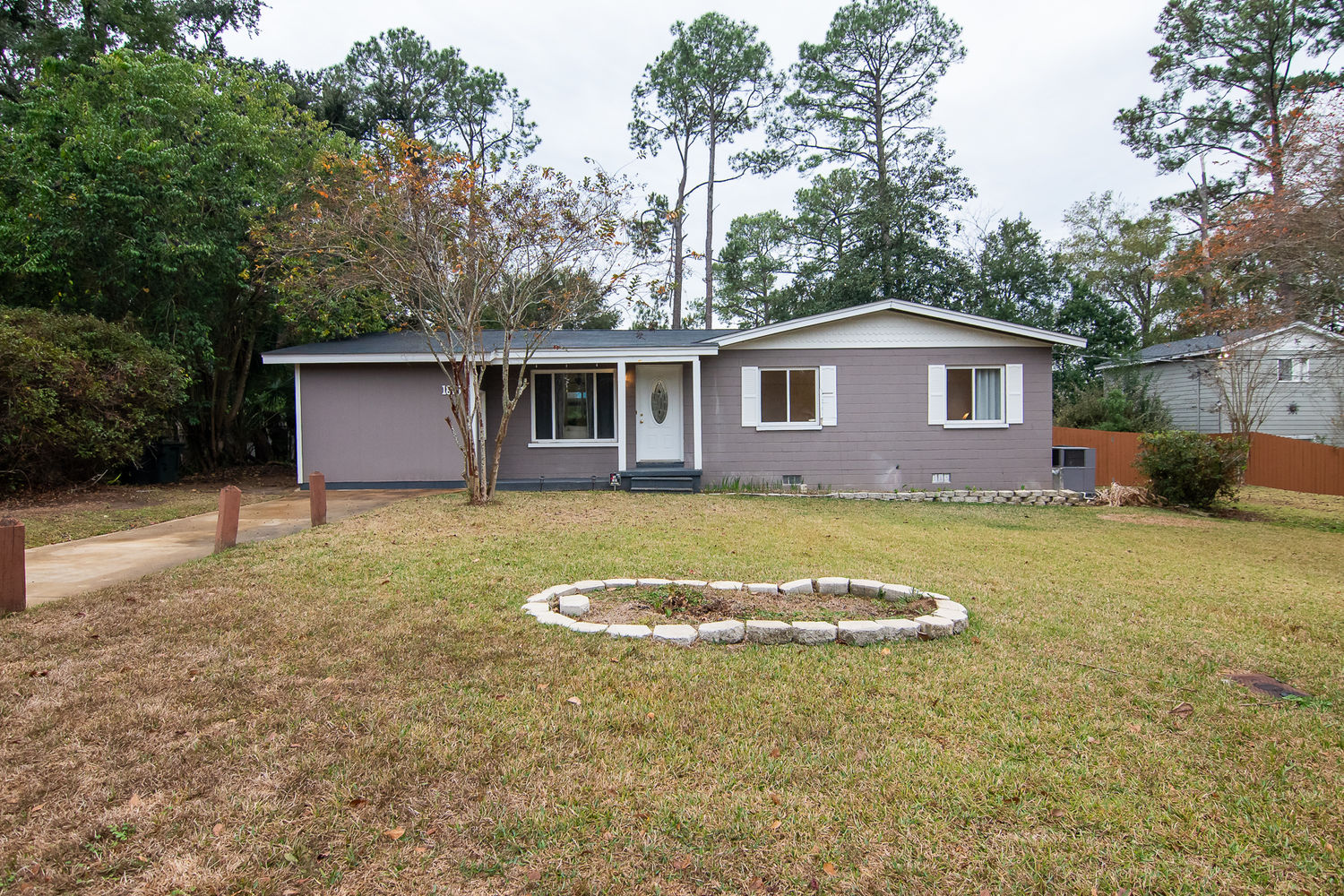 1815 Mayhew Street - 1200px-2