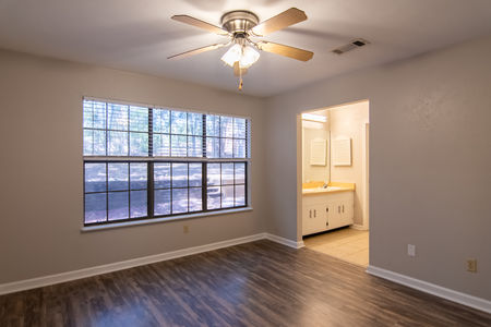 1056 Longstreet Dr-04