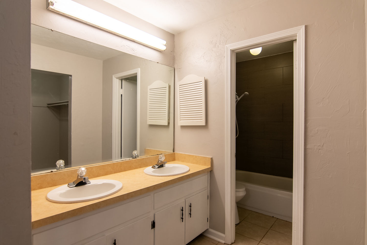 1056 Longstreet Dr-06