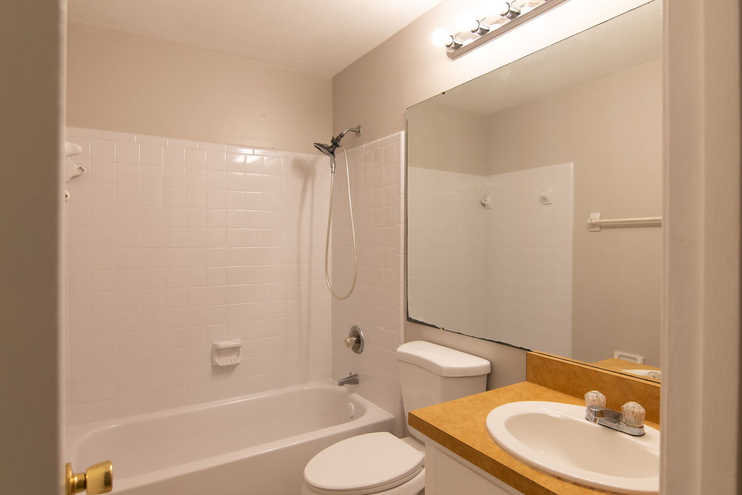 1056 Longstreet Dr-12