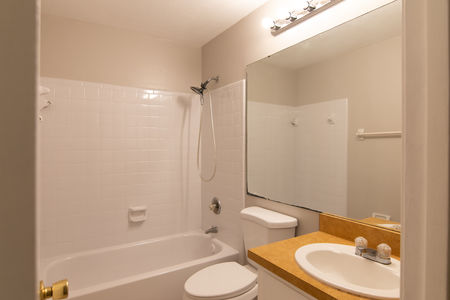 1056 Longstreet Dr-12