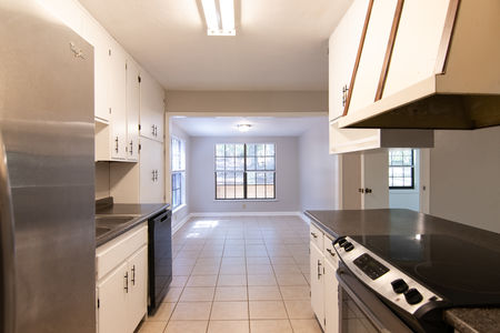 1056 Longstreet Dr-13