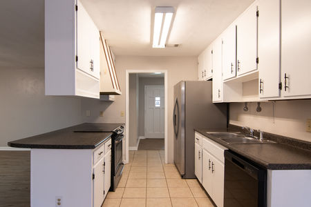 1056 Longstreet Dr-14