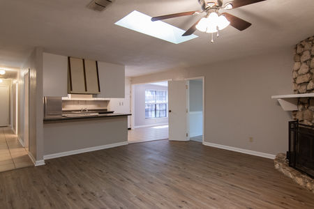 1056 Longstreet Dr-22