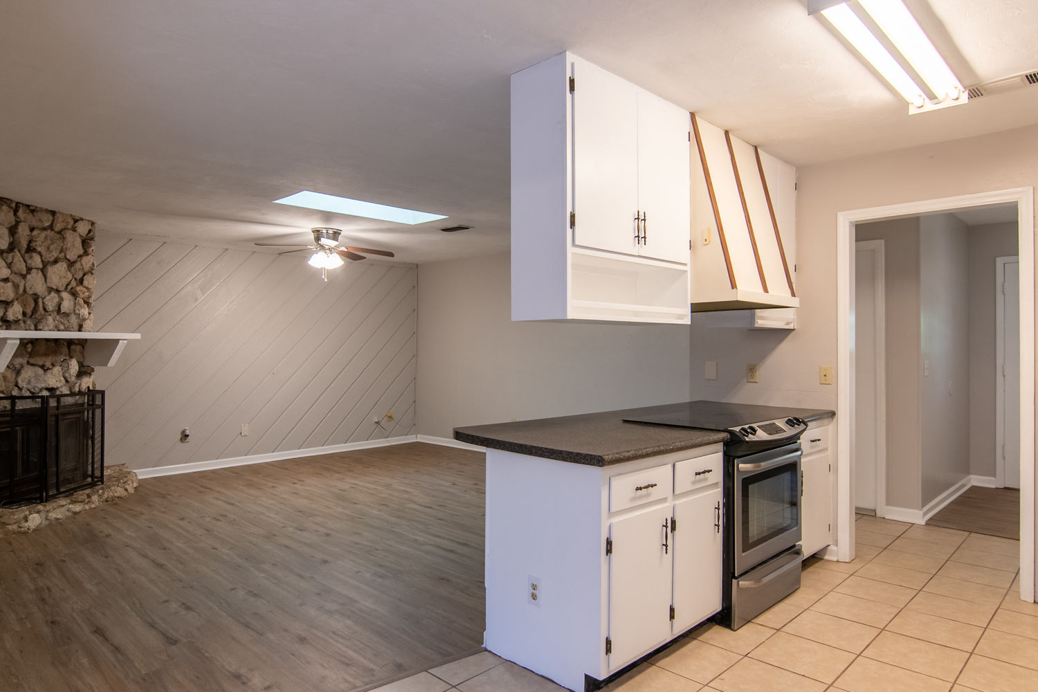 1056 Longstreet Dr-24