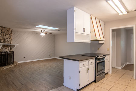 1056 Longstreet Dr-24