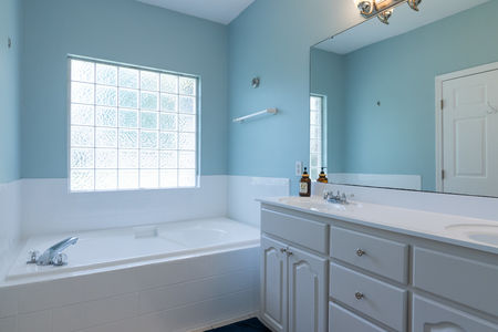 912 Parkview-28