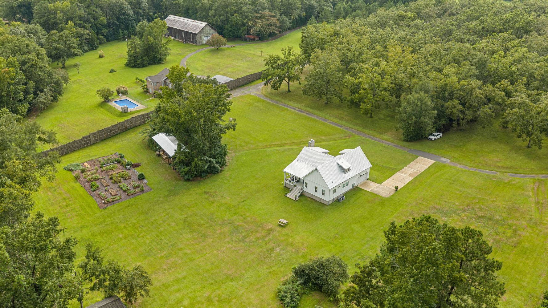 Aerial_Medium Wide_3