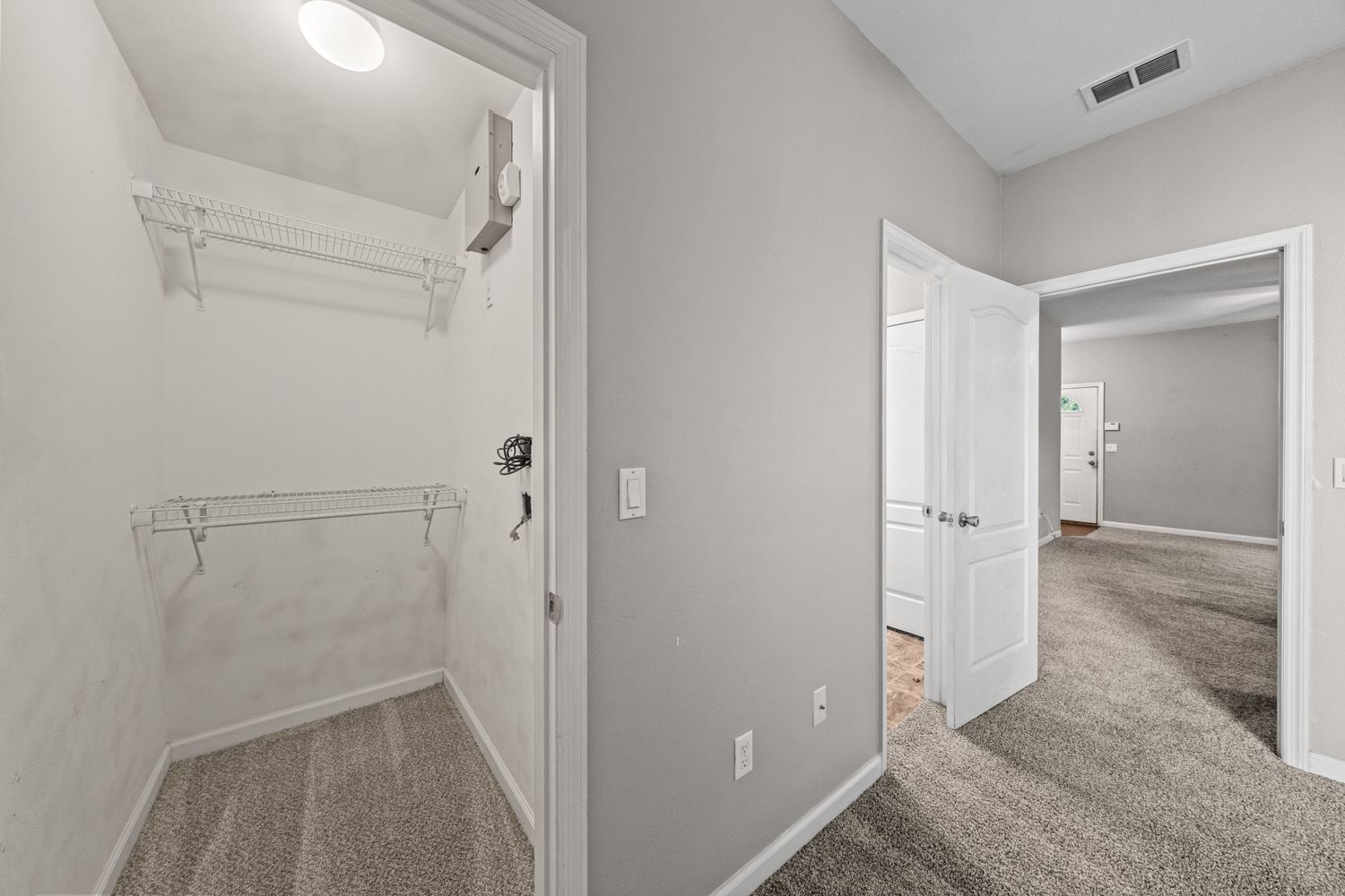 17. Bedroom_2_Closet