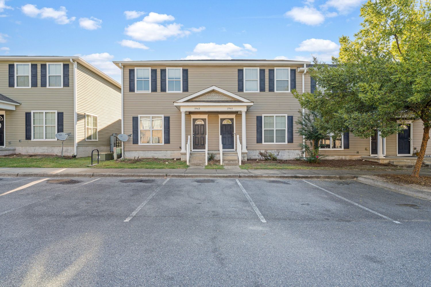 2. Exterior_Front_Wide