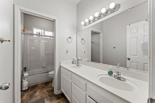 32683c2f-72a2-45c6-a8f0-144e1bb840fa