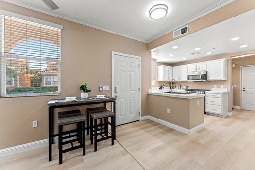 e33ce0f4-3943-4d23-a827-39a2c0ac363f