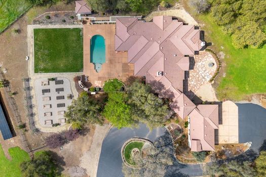 ef74f322-81fc-48c9-bce7-4f51e282f476