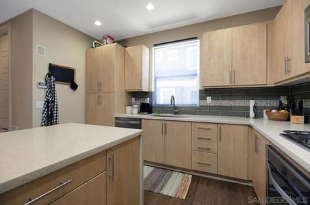 genMid.220008348_11_1