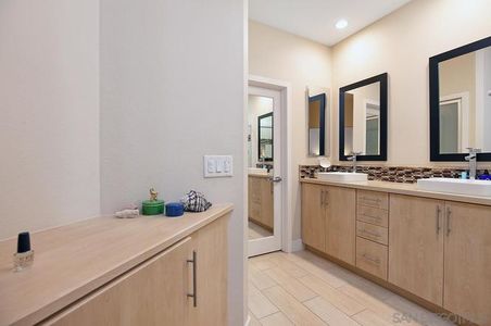 genMid.220008348_17_1