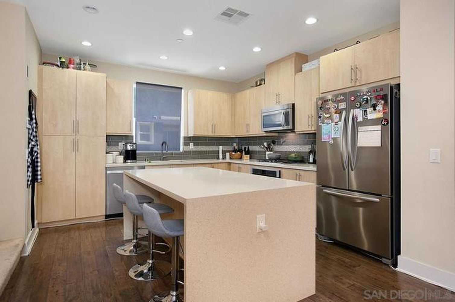 genMid.220008348_8_1