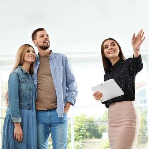 The ‘Walk-Through Script’: What Buyers Notice in the First 90 Seconds