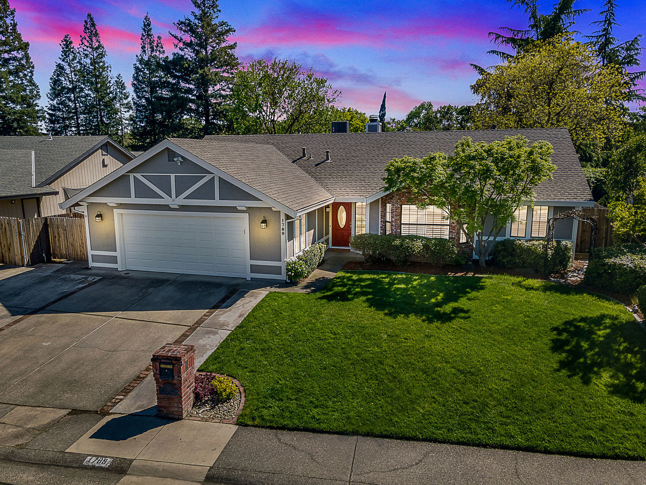 1789_VistaCreekDrive_ExtElev_1300_Evening