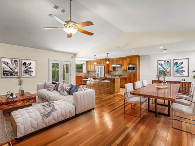 1789_VistaCreekDrive_Int_FamilyRoom_1_01_Staged