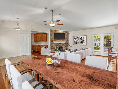 1789_VistaCreekDrive_Int_FamilyRoom_1_02_Staged