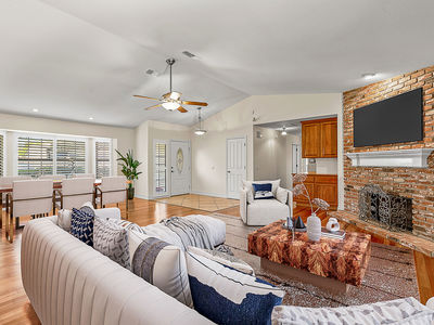 1789_VistaCreekDrive_Int_FamilyRoom_1_03_Staged