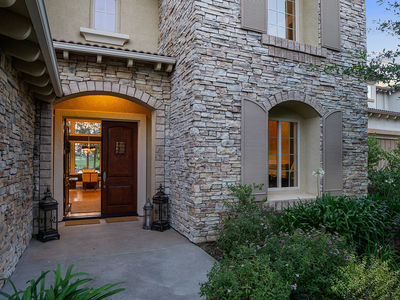 2616_OrsayWay_Ext_Front_1_03