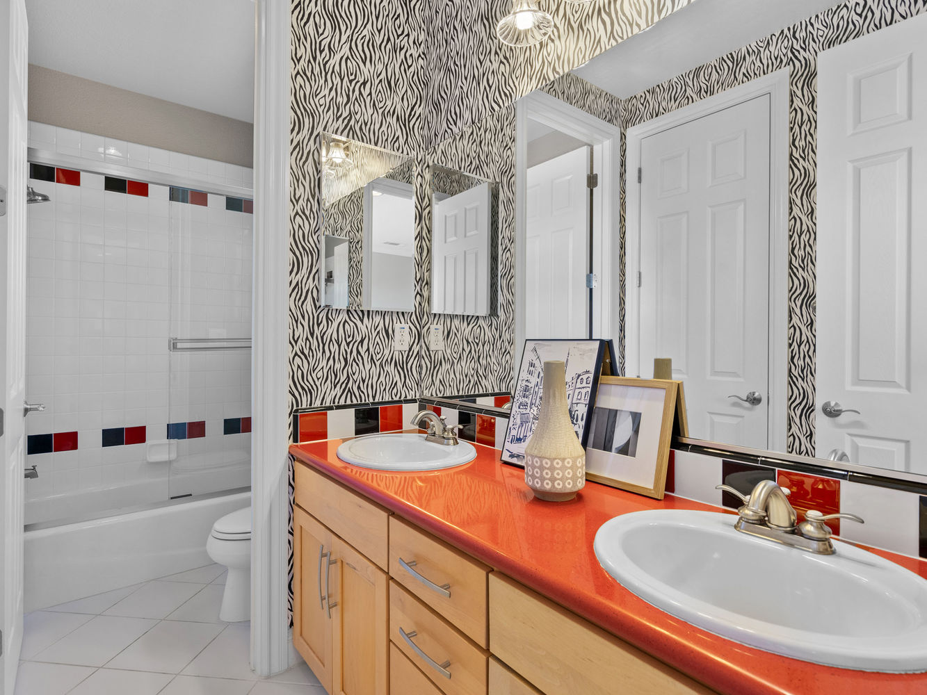 2616_OrsayWay_Int_Bathroom2_2_01