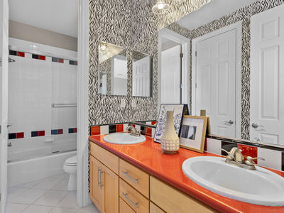 2616_OrsayWay_Int_Bathroom2_2_01