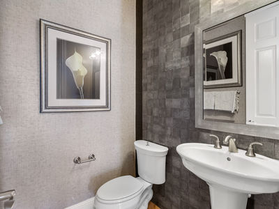 2616_OrsayWay_Int_Bathroom3_2_01