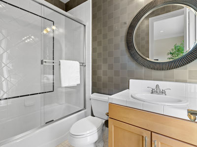 2616_OrsayWay_Int_Bedroom5_2_02