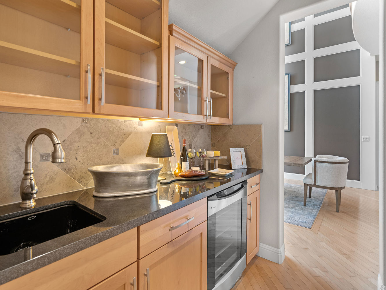 2616_OrsayWay_Int_DiningRoom_2_04