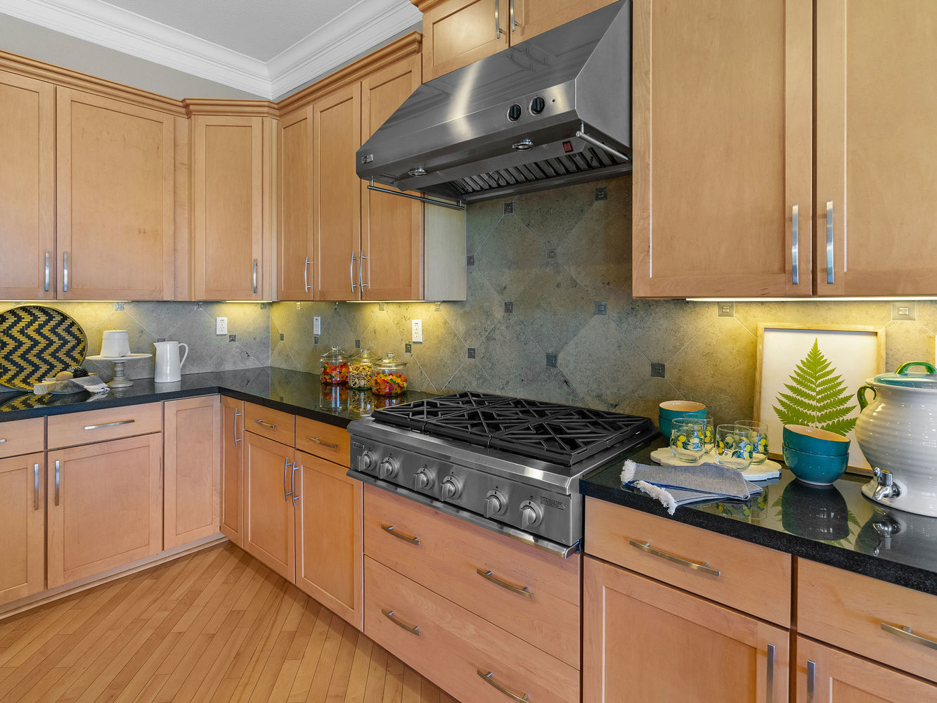 2616_OrsayWay_Int_Kitchen_2_02
