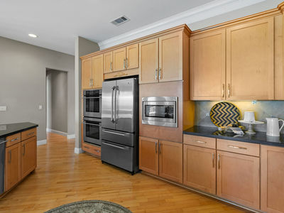 2616_OrsayWay_Int_Kitchen_2_03