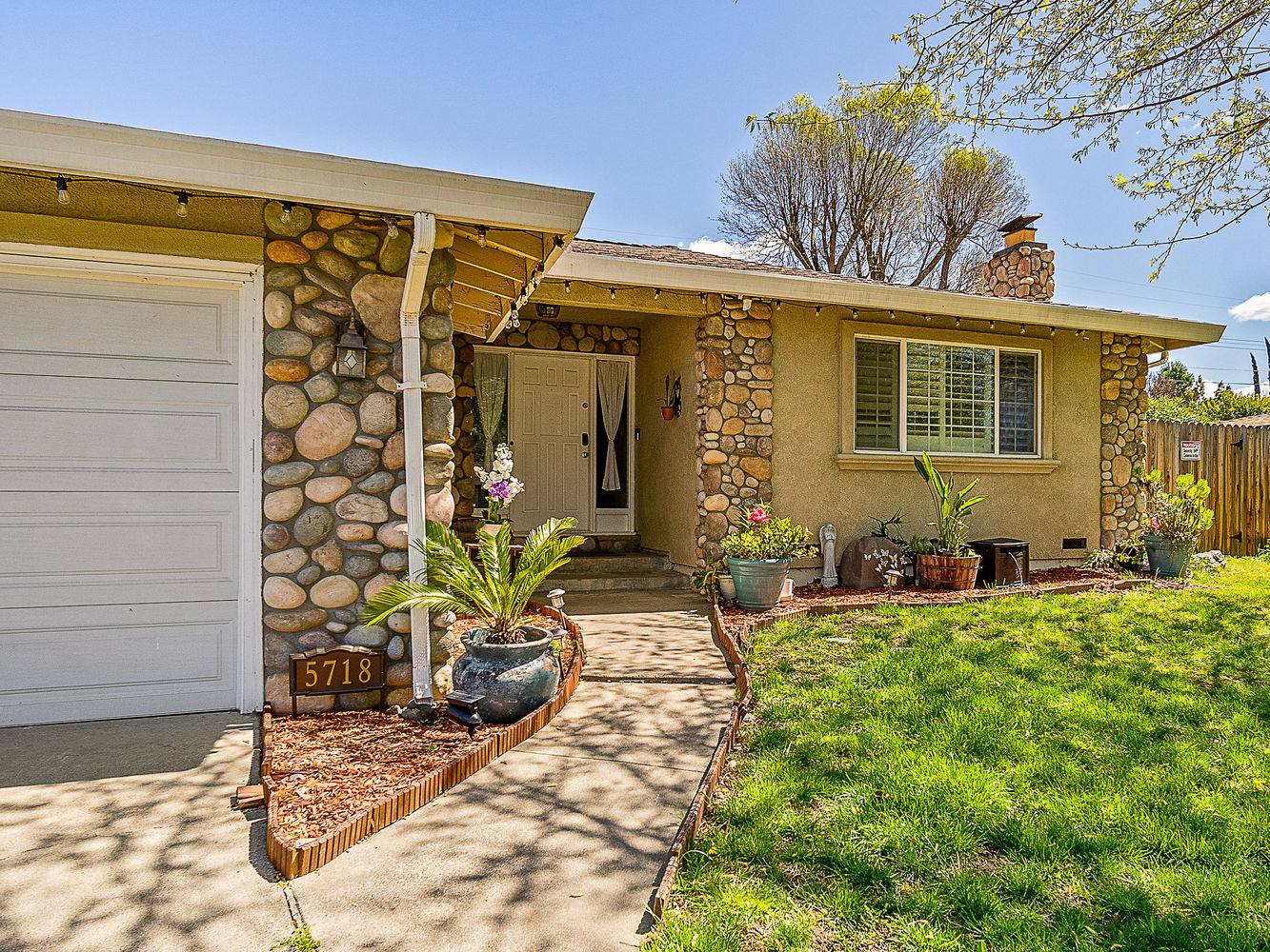 5718_SouthgroveDrive_Ext_Front_1_03