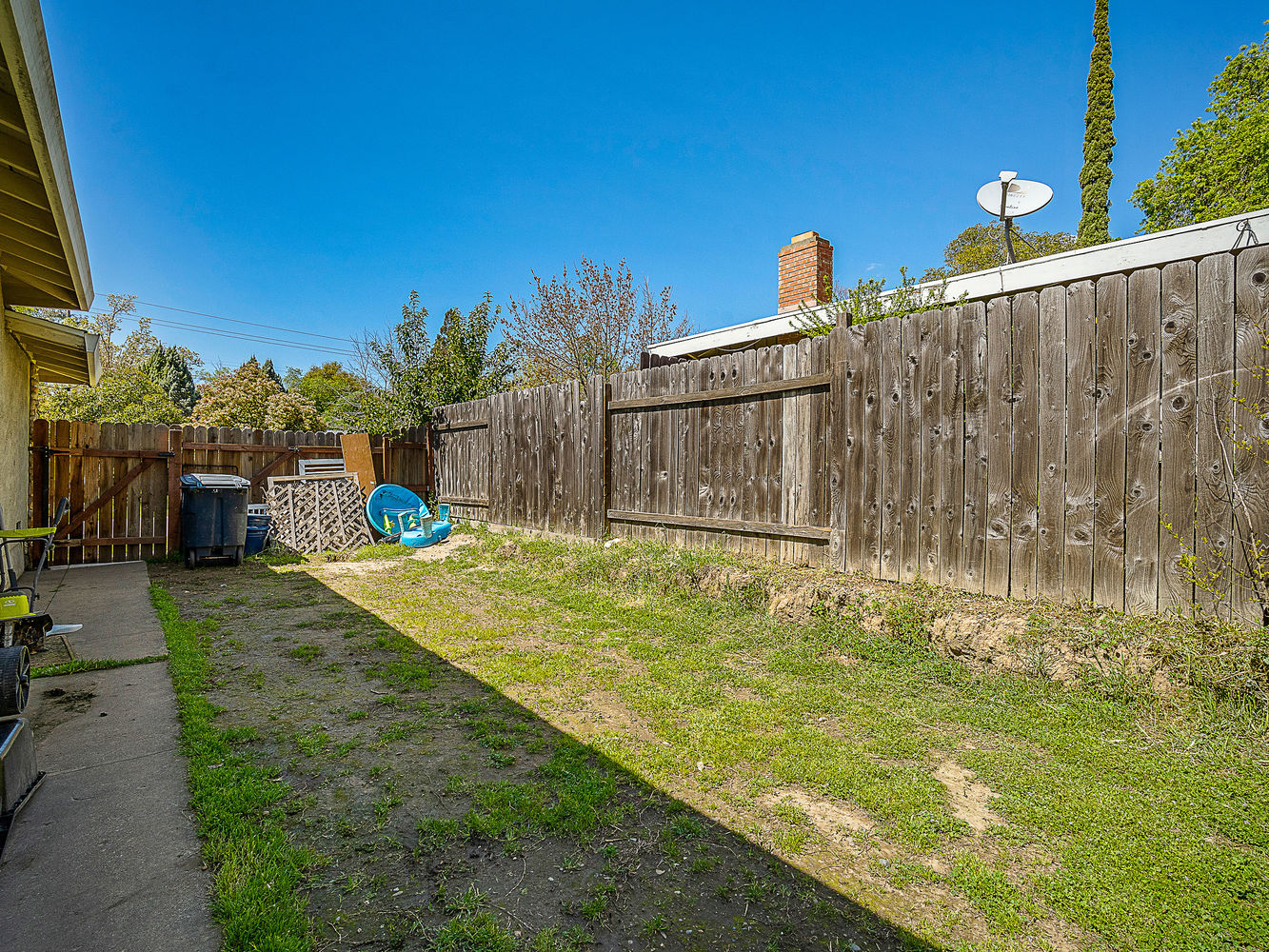5718_SouthgroveDrive_Ext_Rear_1_02